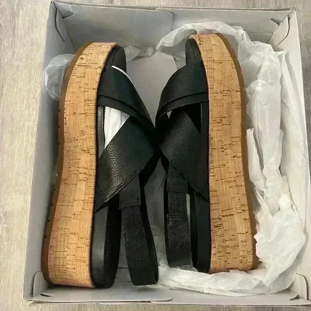 MICHAEL KORS - Easton Sandal Black 8 - Picture 6 of 12